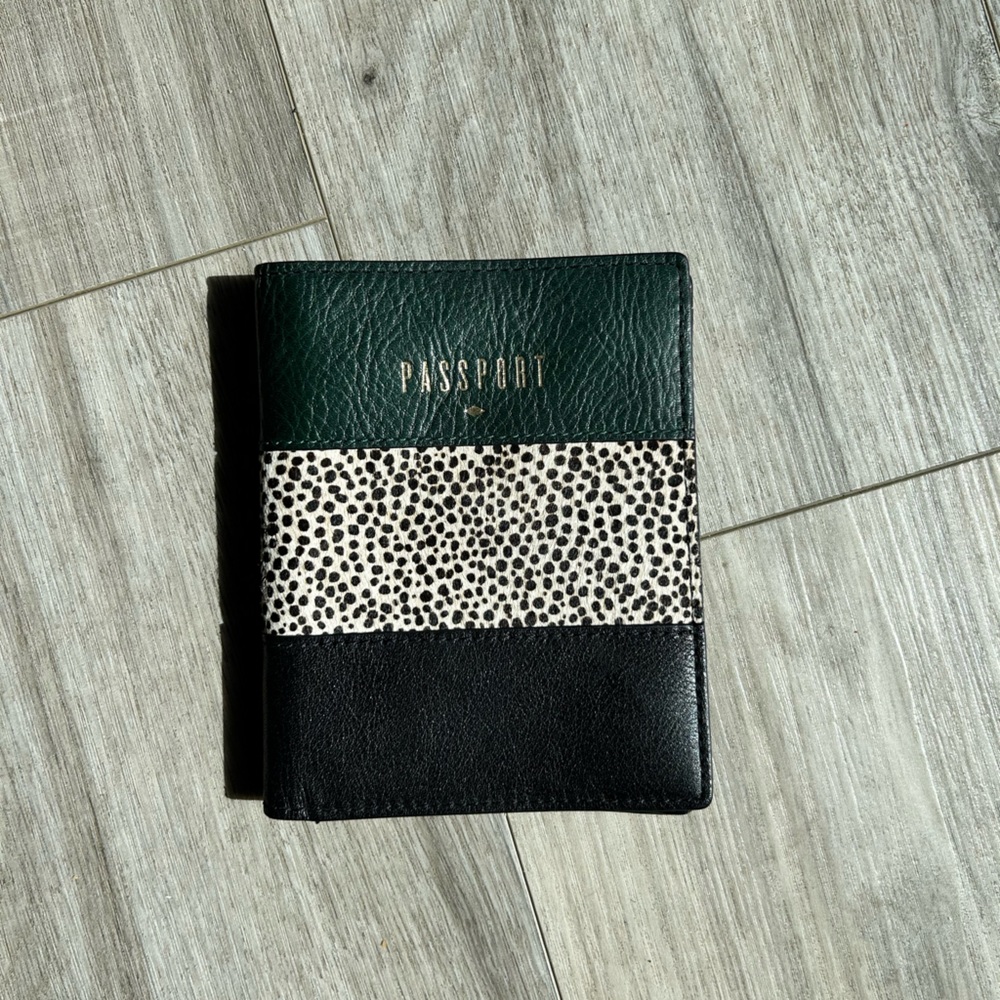 Fossil Passport Case